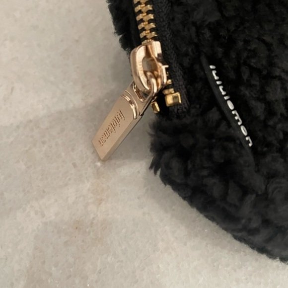 Lululemon Everywhere Fleece Belt Bag Gold Tone Hardware Extended Strap Black NWT - Picture 12 of 15